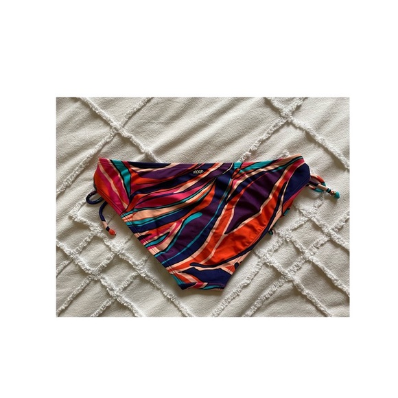 Roxy - Colorful Bikini Set - Picture 8 of 9